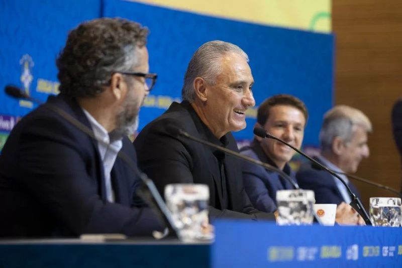 Tite e sua comiss&atilde;o t&eacute;cnica ir&atilde;o acompanhar jogos ‘in loco’ para fechar a lista de convocados – Foto: Thais Magalh&atilde;es/CBF/Divulga&ccedil;&atilde;o/ND