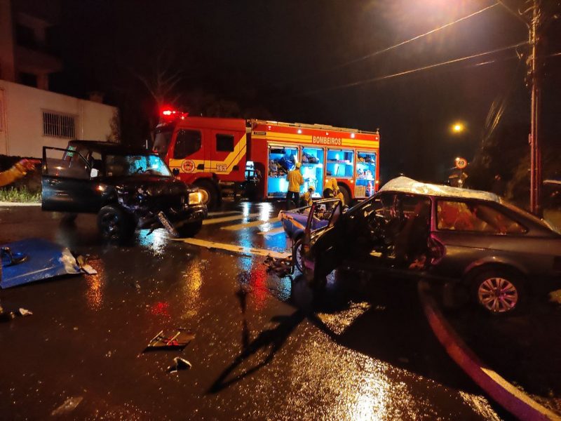 Acidente aconteceu em Chapec&oacute;, no Oeste – Foto: Bombeiros/ND