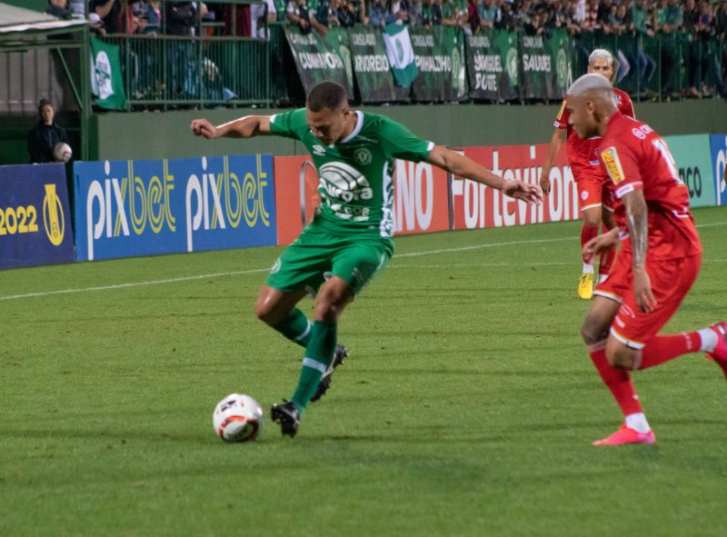 Chapecoense vence o Tombense na Arena Condá