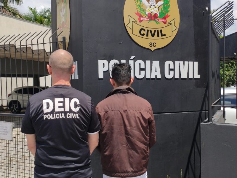 Homem com mandado de pris&atilde;o em aberto no Acre &eacute; preso em Blumenau – Foto: Divulga&ccedil;&atilde;o/DFRV/DEIC/ND