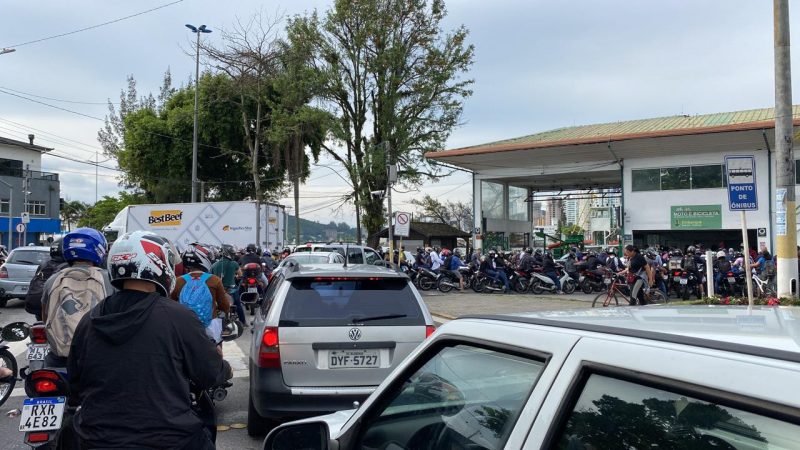 Por conta de bloqueios nas rodovias, ferry boat tem superlota&ccedil;&atilde;o e filas quilom&eacute;tricas – Foto: Carlos Cidral/ND