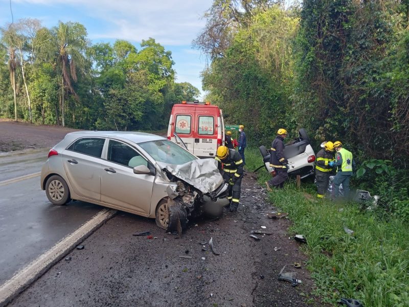 O homem apresentava politraumatismo e j&aacute; estava morto quando os bombeiros chegaram. &mdash; Foto: Corpo de Bombeiros/ND