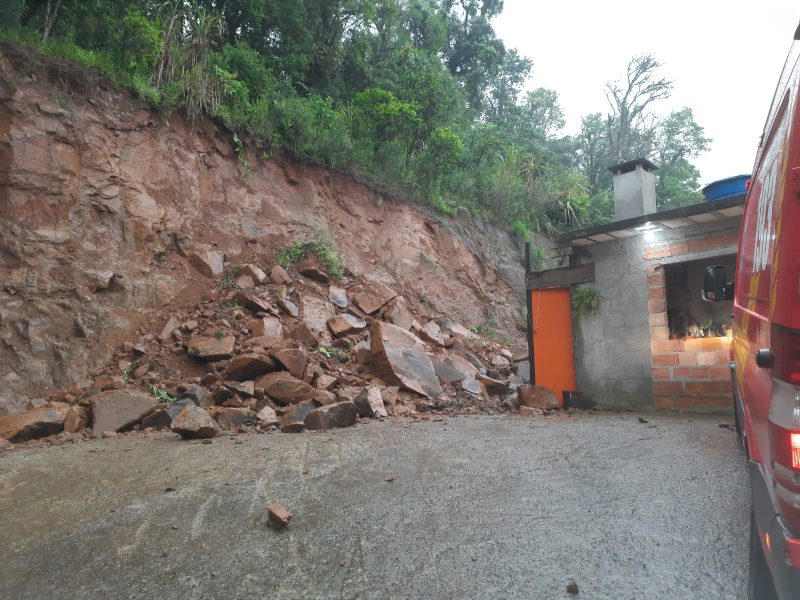 Defesa Civil alerta para riscos de deslizamentos – Foto: Corpo de Bombeiros/Divulga&ccedil;&atilde;o/ND