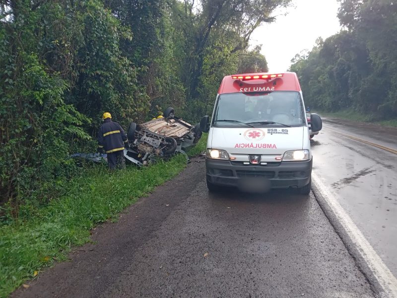 A v&iacute;tima ficou presa &agrave;s ferragens, nesta sexta-feira (14). – Foto: Corpo de Bombeiros/ND