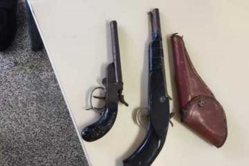Armas que teriam sido levadas pela crian&ccedil;a para a creche – Foto: GCM/Divulga&ccedil;&atilde;o
