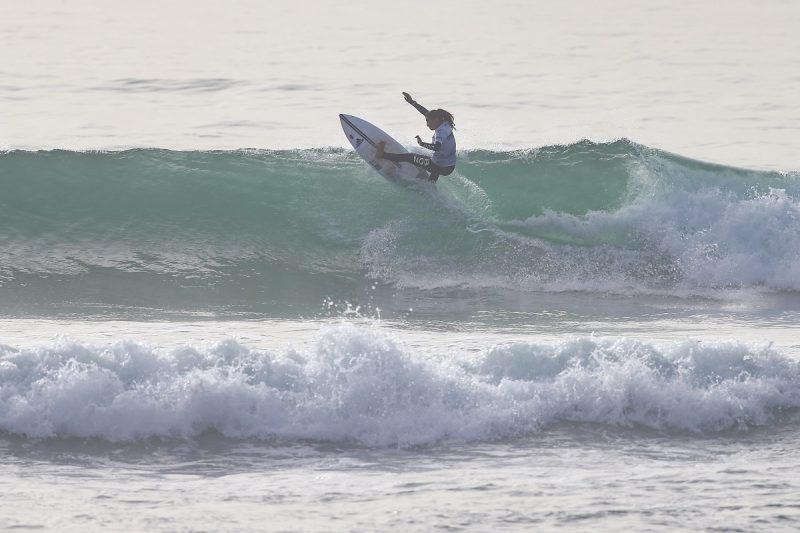Daniella Rosas estreou com vit&oacute;ria na bateria que fechou a segunda-feira – Foto: Laurent Masurel World Surf League/ND