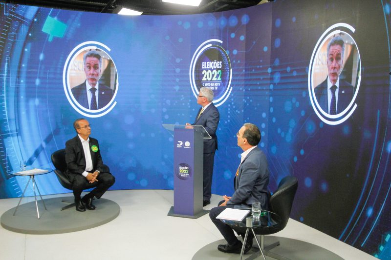 Debate foi ao ar pela NDTV. Presidente da Facisc questionou os candidatos – Foto: Leo Munhoz/ND