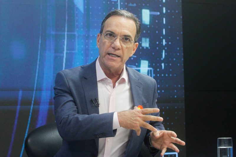 D&eacute;cio Lima durante o debate – Foto: Leo Munhoz/ND