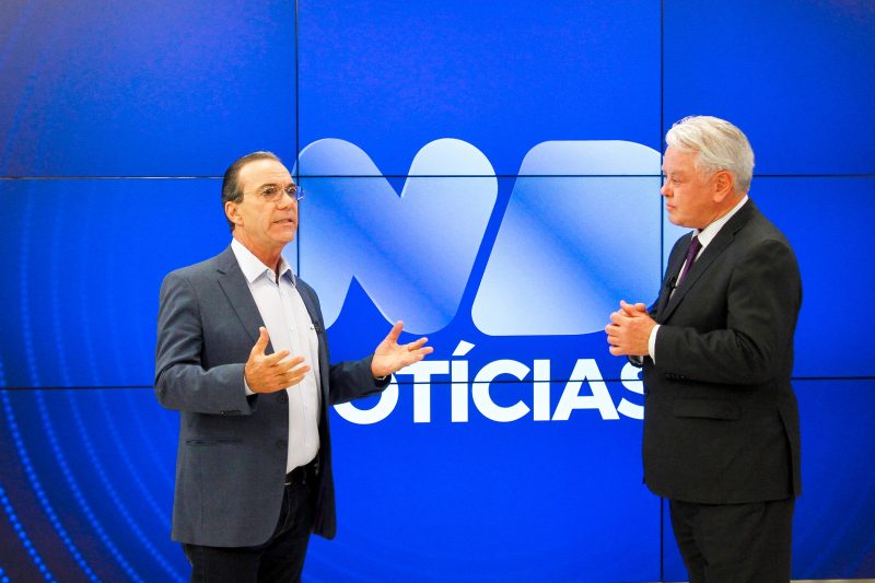 D&eacute;cio Lima em entrevista ao jornalista Paulo Alceu – Foto: Leo Munhoz/ND