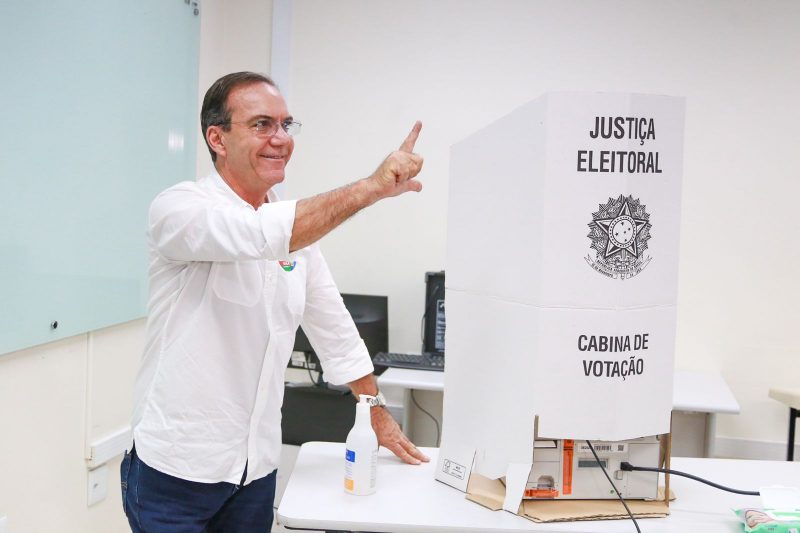 D&eacute;cio Lima, candidato ao governo de SC, votou nesta manh&atilde; em Blumenau – Foto: Divulga&ccedil;&atilde;o/ND