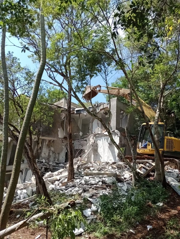 Demoli&ccedil;&atilde;o de pr&eacute;dio irregular – Foto: PMF/Divulga&ccedil;&atilde;o/ND