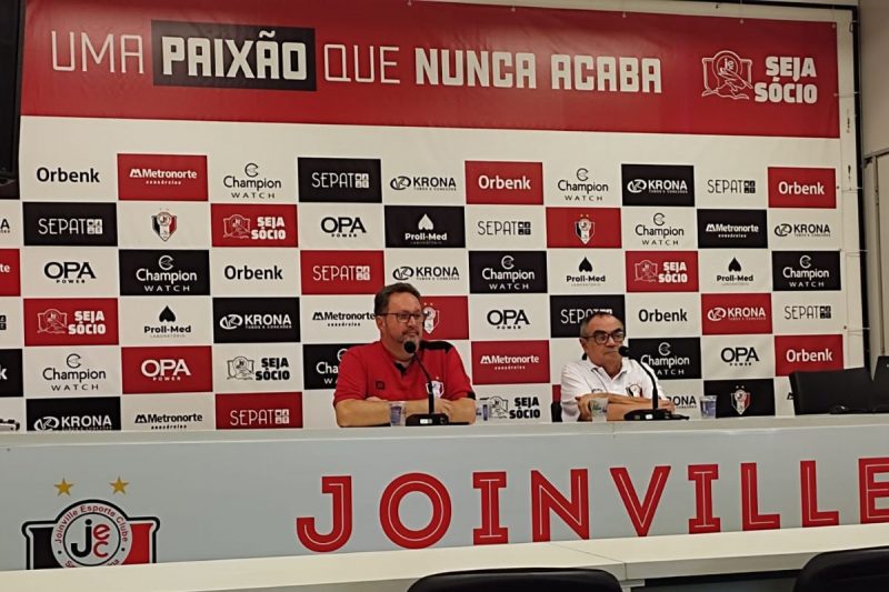 Presidente Charles Fischer e diretor financeiro Genivaldo Karpano Mello concederam entrevista coletiva na manh&atilde; desta quarta-feira (19) – Foto: Drika Evarini/ND