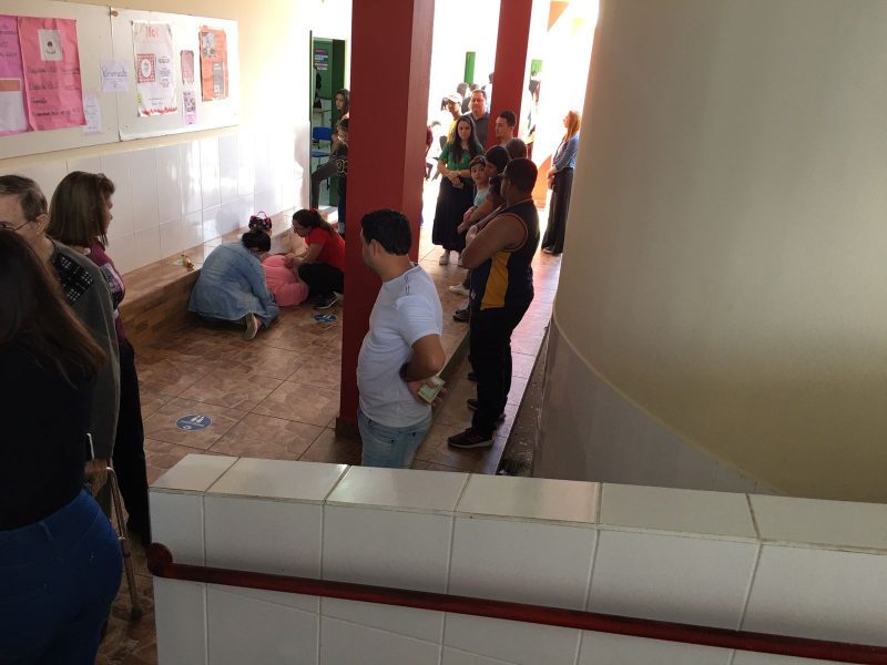 Eleitora desmaia em Crici&uacute;ma – Foto: Daniela Savi