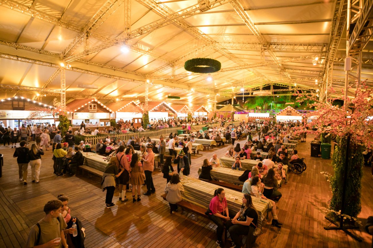 Primeira noite de festa reuniu um grande público que ansiava pelo retorno da Oktoberfest - Divulgação/Daniel Zimmermann/Parque Vila Germânica/ND