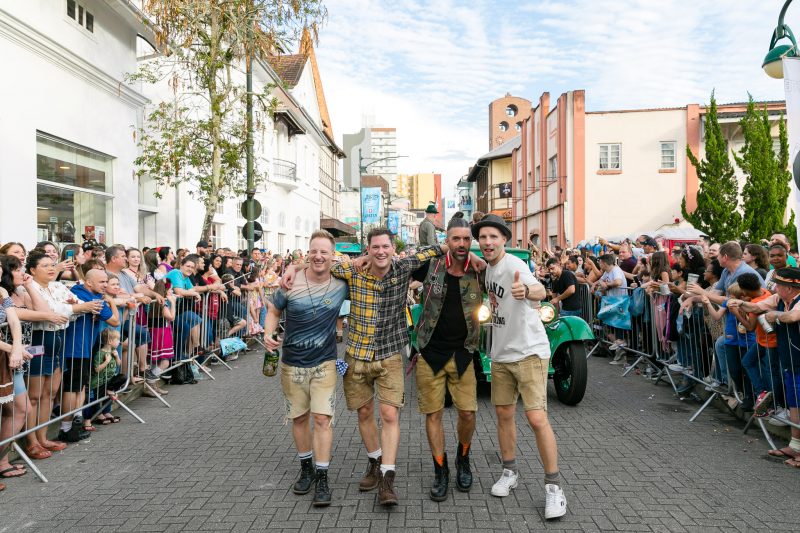 Banda VoxxClub vem a Blumenau desde 2018 e faz sucesso durante a Oktoberfest – Foto: Divulga&ccedil;&atilde;o/Daniel Zimmermann/Parque Vila Germ&acirc;nica/ND