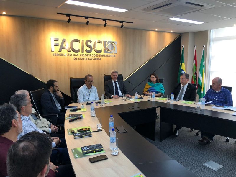 Jorginho Mello conversou com empres&aacute;rios na sede da Fascisc – Foto: Divulga&ccedil;&atilde;o/ND