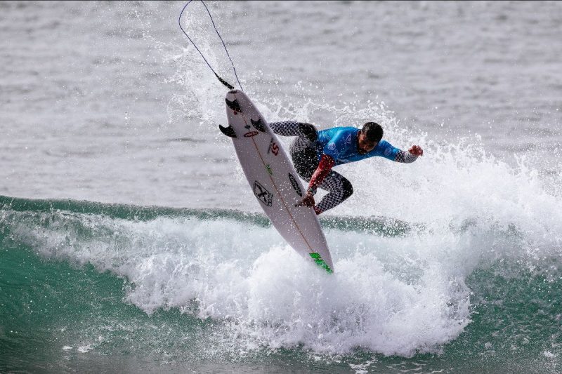 Surfista brasileiro Edgard Groggia &eacute; o novo recordista absoluto nas ondas do WSL de Ribeira D&acute;Ilhas – Foto: &copy; WSL Damien Poullenot)