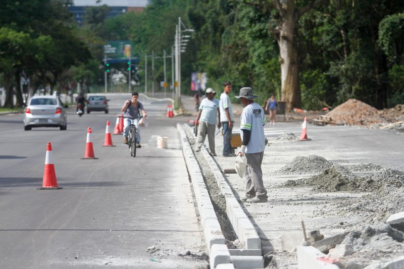 Faixa exclusiva para &ocirc;nibus tamb&eacute;m &eacute; parte da obra na Edu Vieira – Foto: Leo Munhoz/ND