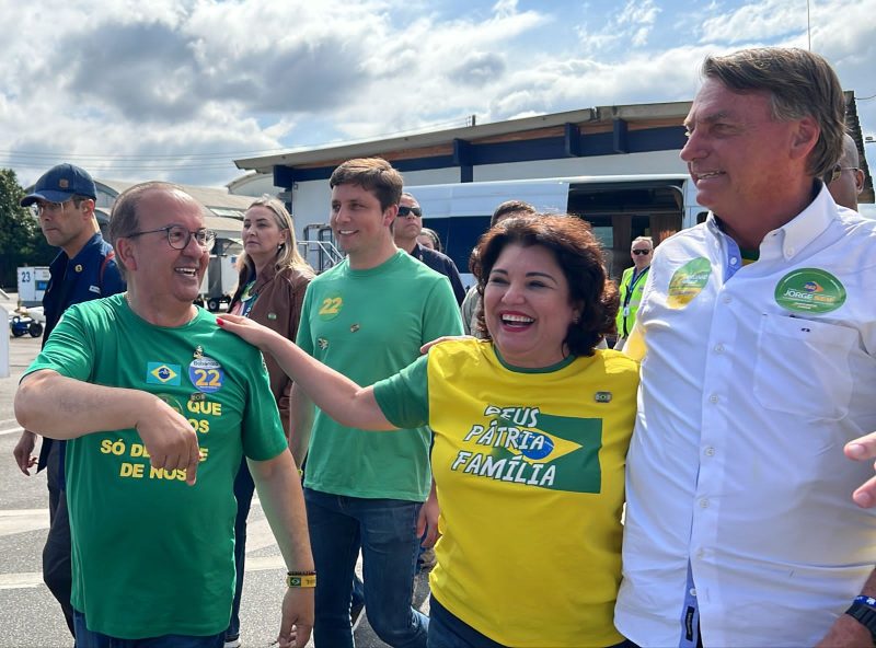 Em Joinville, candidato Jorginho Mello (PL) recepciona o candidato &agrave; reelei&ccedil;&atilde;o Jair Bolsonaro (PL) – Foto: Eduardo Valente