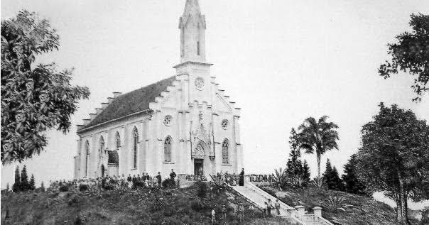 Igreja cat&oacute;lica de Blumenau em 1876 – Foto: Carl Heinz Rothbarth