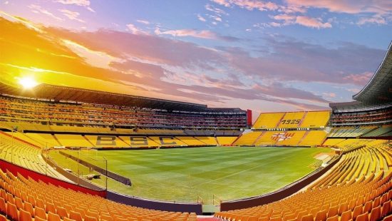 Pioneirismo: Racing cria primeira camisa de futebol projetada para mães  amamentarem em estádios - Esporte - Extra Online