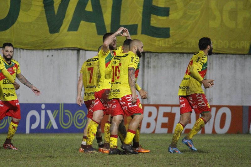 &Eacute;verton Alem&atilde;o comemora o gol de empate do Brusque – Foto: Lucas Gabriel Cardoso/Brusque FC/ND