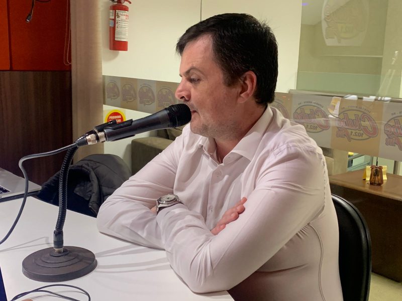 Em conversa com a r&aacute;dio e com a coluna, F&aacute;bio detalhou situa&ccedil;&atilde;o do Porto de Itaja&iacute; – Foto: Almir Rodrigues/Divulga&ccedil;&atilde;o/ND