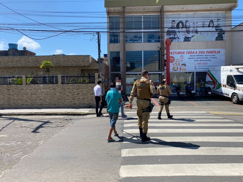 Fiscal teria sido flagrado fazendo boca de urna em Navegantes – Foto: Carlos Cidral/ND