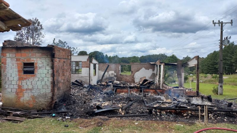 Ningu&eacute;m ficou ferido no inc&ecirc;ndio – Foto: CBMSC/Divulga&ccedil;&atilde;o/ND