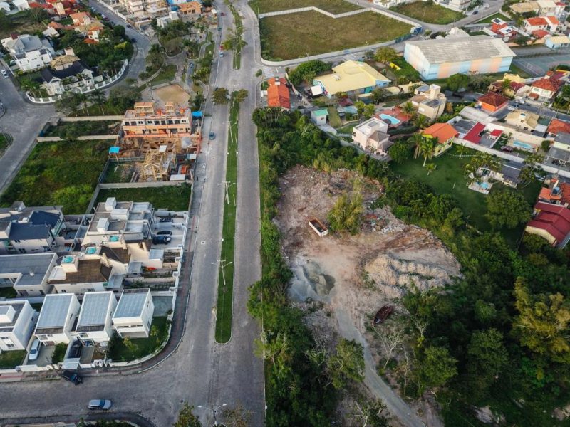 Terreno que virou lixão em Florianópolis