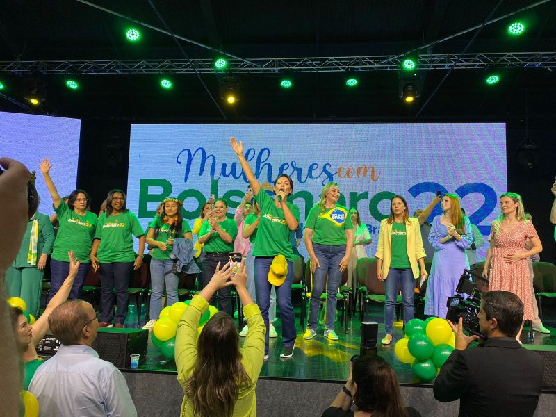 Mulheres com Bolsonaro fazem caravana em Santa Catarina nesta segunda-feira (24) – Foto: Maria Fernanda Salinet/ND