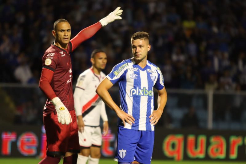 Renan, ex-Ava&iacute;, na meta do Atl&eacute;tico-GO; derrota do Le&atilde;o, em casa, mais uma nesta S&eacute;rie Aaa – Foto: Frederico Tadeu/Ava&iacute; FC/Divulga&ccedil;&atilde;o/ND