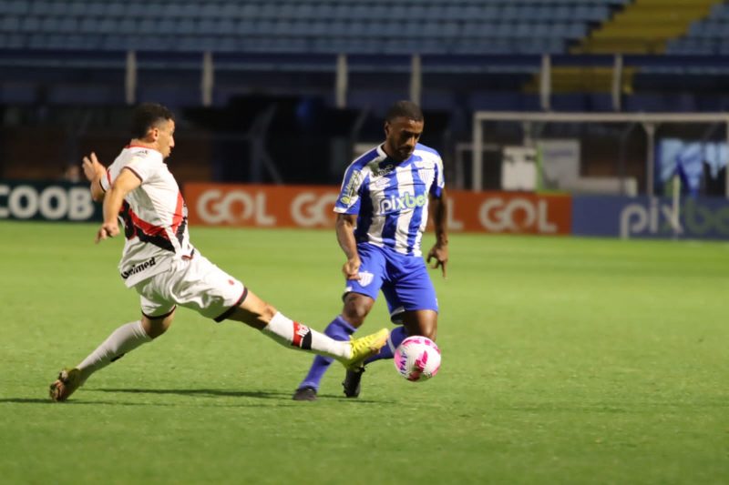 Muriqui como titular diante na derrota diante do Atl&eacute;tico-GO na Ressacada – Foto: Frederico Tadeu Ava&iacute; FC (2)
