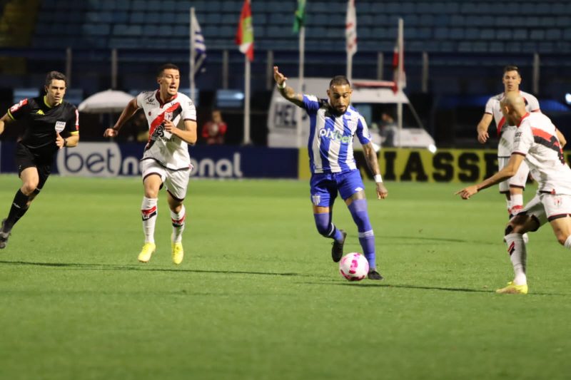 Ava&iacute; perdeu para o Atl&eacute;tico-GO, dentro da Ressacada e se complicou na tabela de classifica&ccedil;&atilde;o – Foto: Frederico Tadeu/Ava&iacute; FC/Divulga&ccedil;&atilde;o/ND