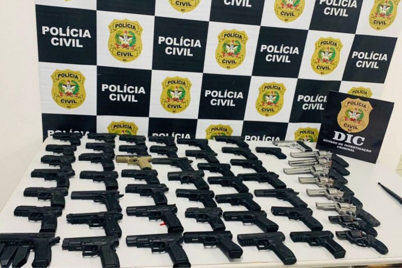 Cerca de 60 armas foram recuperadas ap&oacute;s o furto – Foto: PC/Divulga&ccedil;&atilde;o