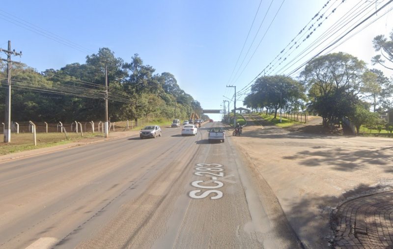 Segundo a pol&iacute;cia, a v&iacute;tima apresentava machucados na cabe&ccedil;a e nos bra&ccedil;os. Ela foi levada pelo SAMU para atendimento m&eacute;dico no HRO. &mdash; Foto: Google Maps/Reprodu&ccedil;&atilde;o/ND