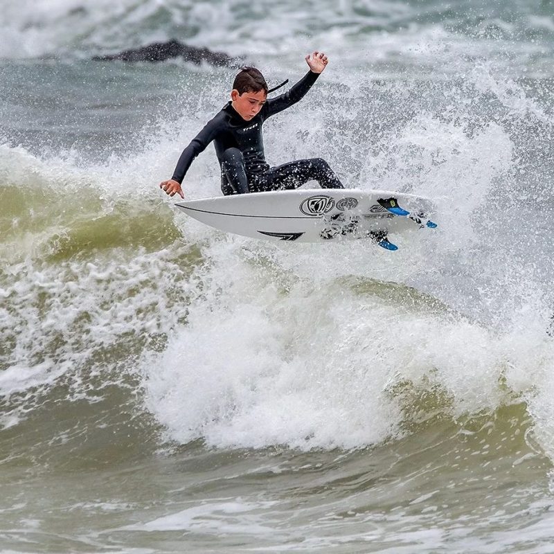 Cheio de estilo, manezinho Gui Goulart vai treinando suas manobras. A&eacute;reos? Temos – Foto: divulga&ccedil;&atilde;o