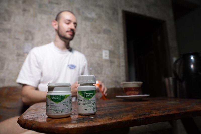 “Eu fiquei muito tranquilo quando recebi o diagn&oacute;stico da HIV porque n&atilde;o era uma preocupa&ccedil;&atilde;o para mim”, conta o estilista – Foto: Carlos Jr/ND