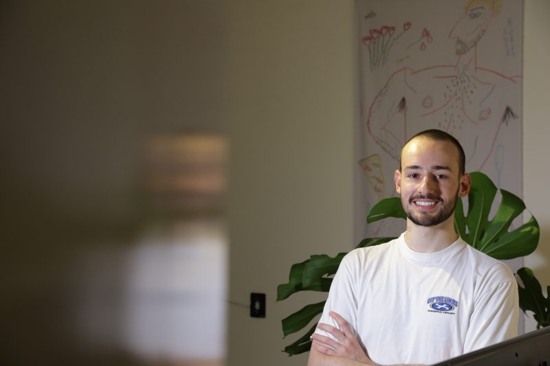 Eduardx Emanuel tem 23 anos e teve seu diagn&oacute;stico aos 18 – Foto: Carlos Jr/ND