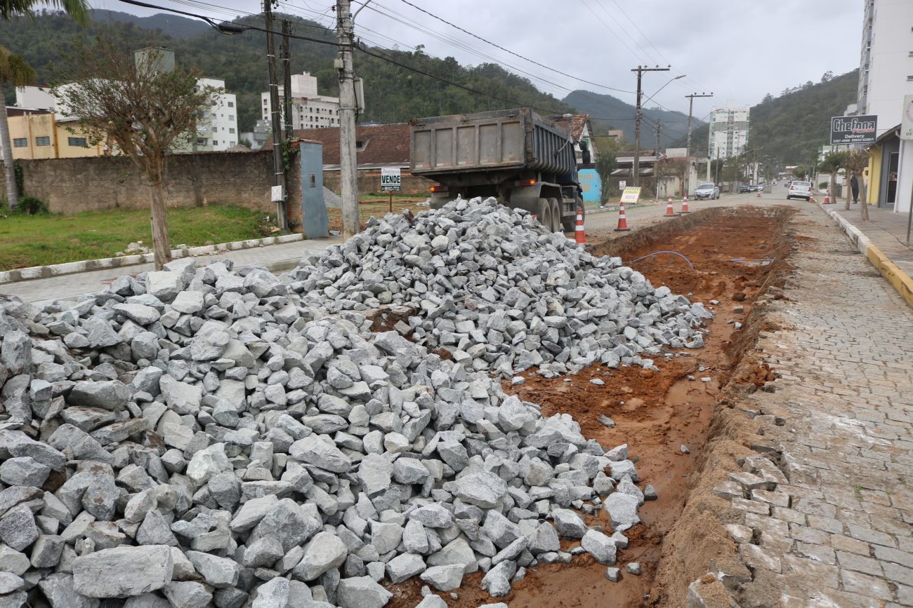 In August last year, Infrasul received permission to start laying the JGS 331 municipal road. Photo: Jaragua do Sul City Hall.
