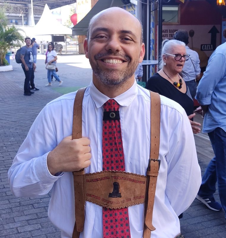 Rodrigo Liano, preparado para o desfile – Foto: Miguel Bruch/ND