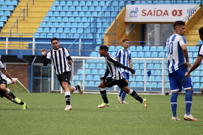 Base do Figueirense remontada h&aacute; pouco tempo conquista vaga na Copa do Brasil eliminando o rival Ava&iacute;&nbsp; – Foto: Patrick Floriani/FFC