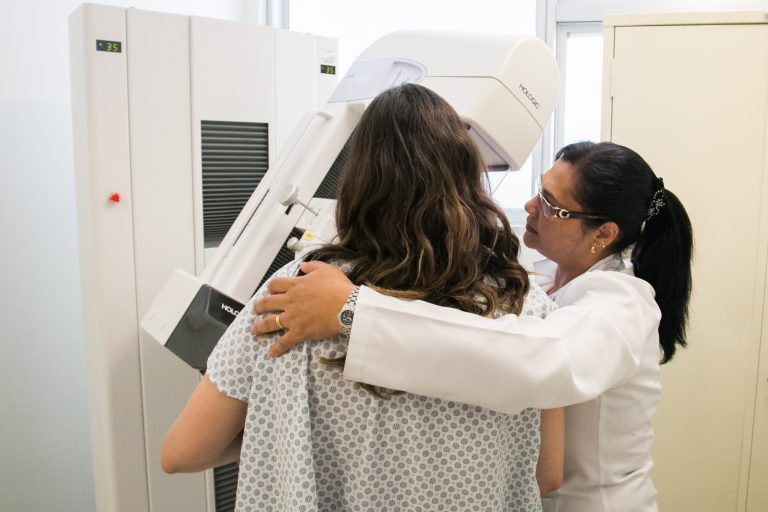 Mamografia ajuda a prevenir câncer de mama