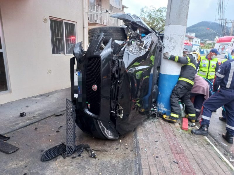 Condutor foi levado ao hospital Ruth Cardoso – Foto: Pol&iacute;cia Militar/Divulga&ccedil;&atilde;o/ND