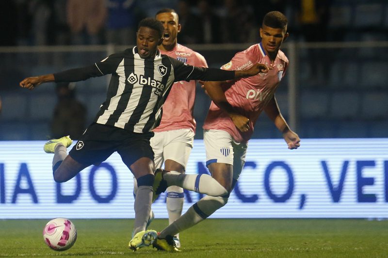 A derrota do Ava&iacute; mostra que o futebol na temporada foi uma bagun&ccedil;a total. Mais um rebaixamento a caminho da Ressacada. – Foto: V&iacute;tor Silva/ BFR/ND