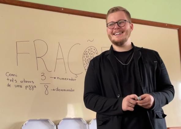 Professor de Blumenau usa rede social para mostrar o dia a dia na profissão