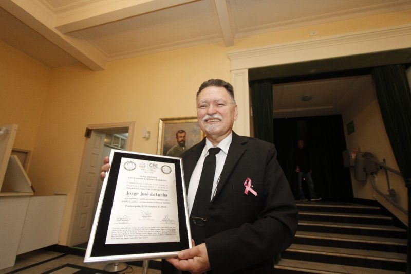 O professor Jorge Jos&eacute; da Cunha, um dos agraciados com o pr&ecirc;mio Educador Elp&iacute;dio Barbosa – Foto: Leo Munhoz;ND