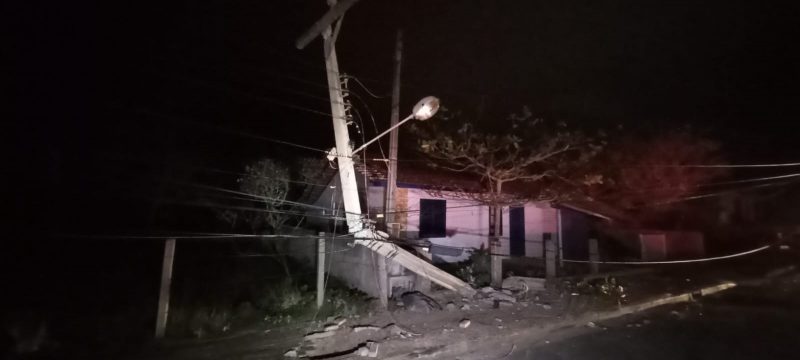 Destrui&ccedil;&atilde;o. – Foto: Juliano Masselai/NDTV Record Joinville