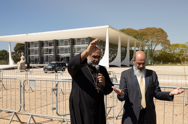 Padre Kelmon figura nova cena que viraliza nas redes sociais – Foto: @PTBNacional/Reprodu&ccedil;&atilde;o/ND