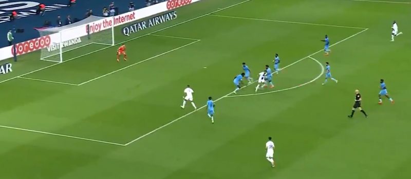 Neymar deu assistência de calcanhar para Mbappé, mas o francês perde